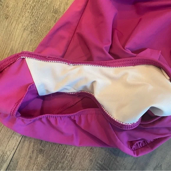 Lands’ End • Cranberry Underwire Bust One Piece Swimsuit • Size 6 • Like new! - Picture 3 of 6